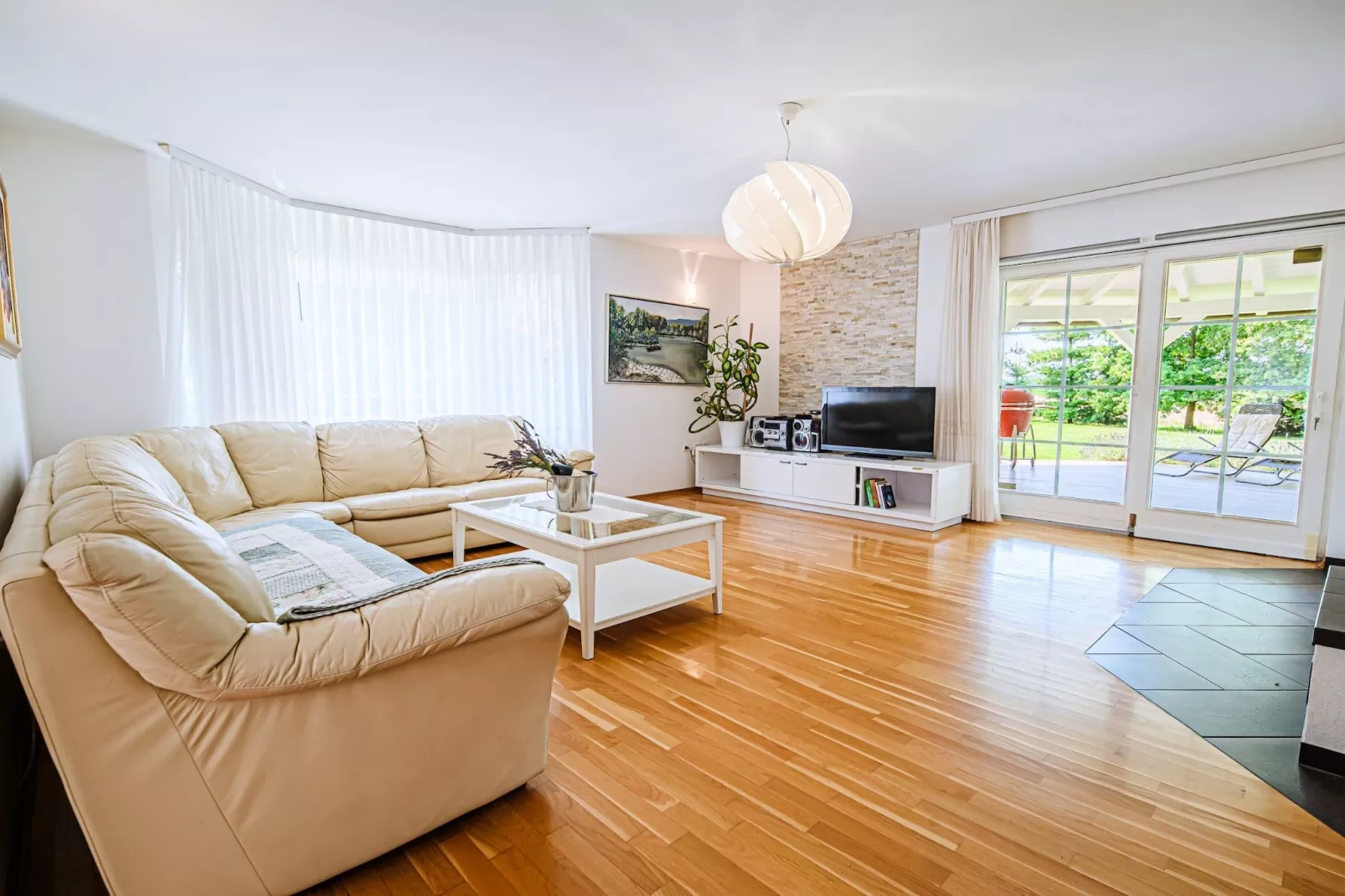 Stunning Rural Holiday Home with Garden and BBQ -  Four Bedroom Holiday Home