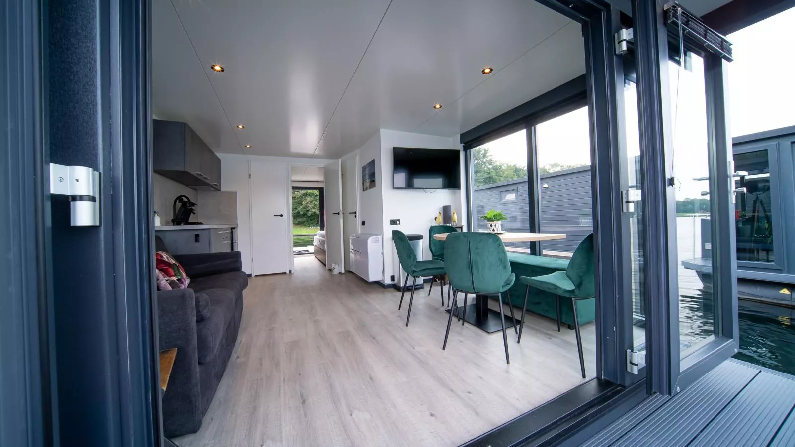 Floating in Limburg - hottub