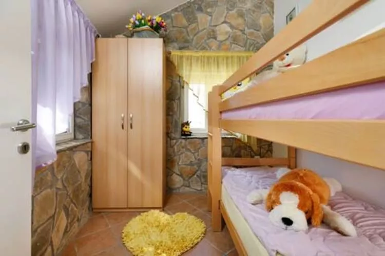 Holiday Home Lišnjak - Three Bedroom Holiday Home with Pool