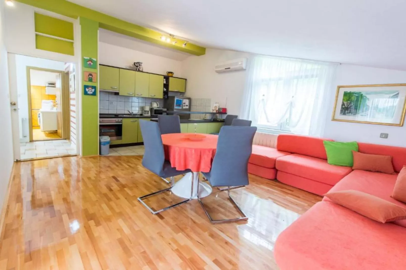 One-Bedroom Apartment With Lake View