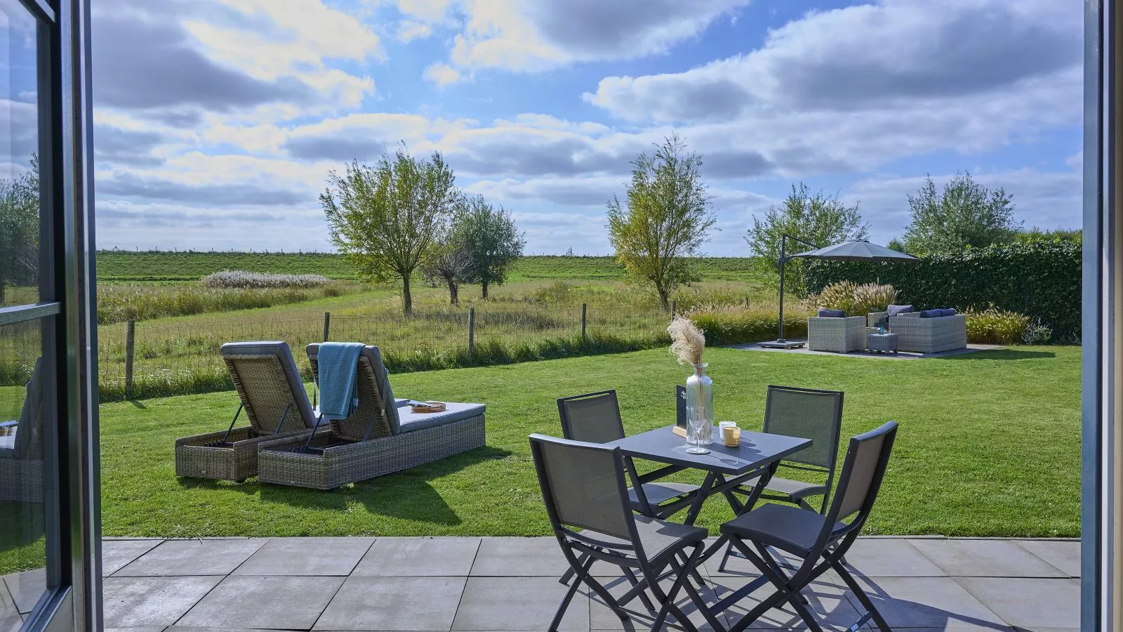 SeaLuxe Residence 27C