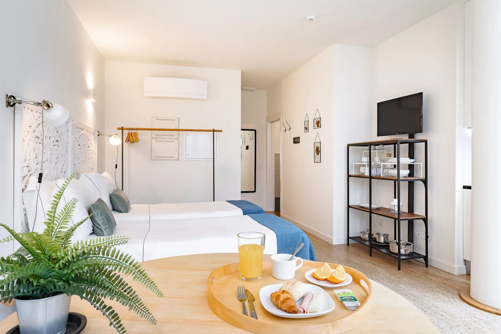 Iconic Nightlife Studio 104