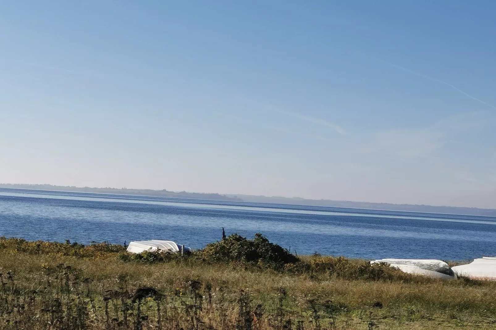Licht familiehuis bij Kelstrup Strand-Waterzicht