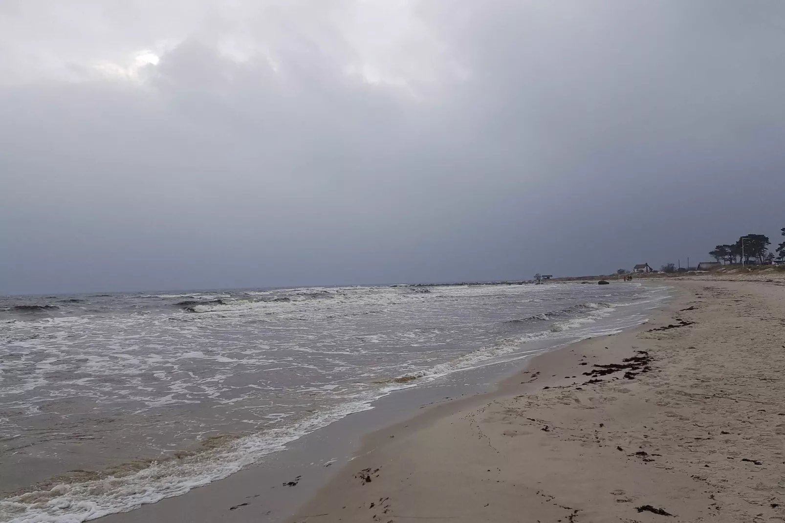 Gezellig huisje bij het strand in Ahus-Waterzicht