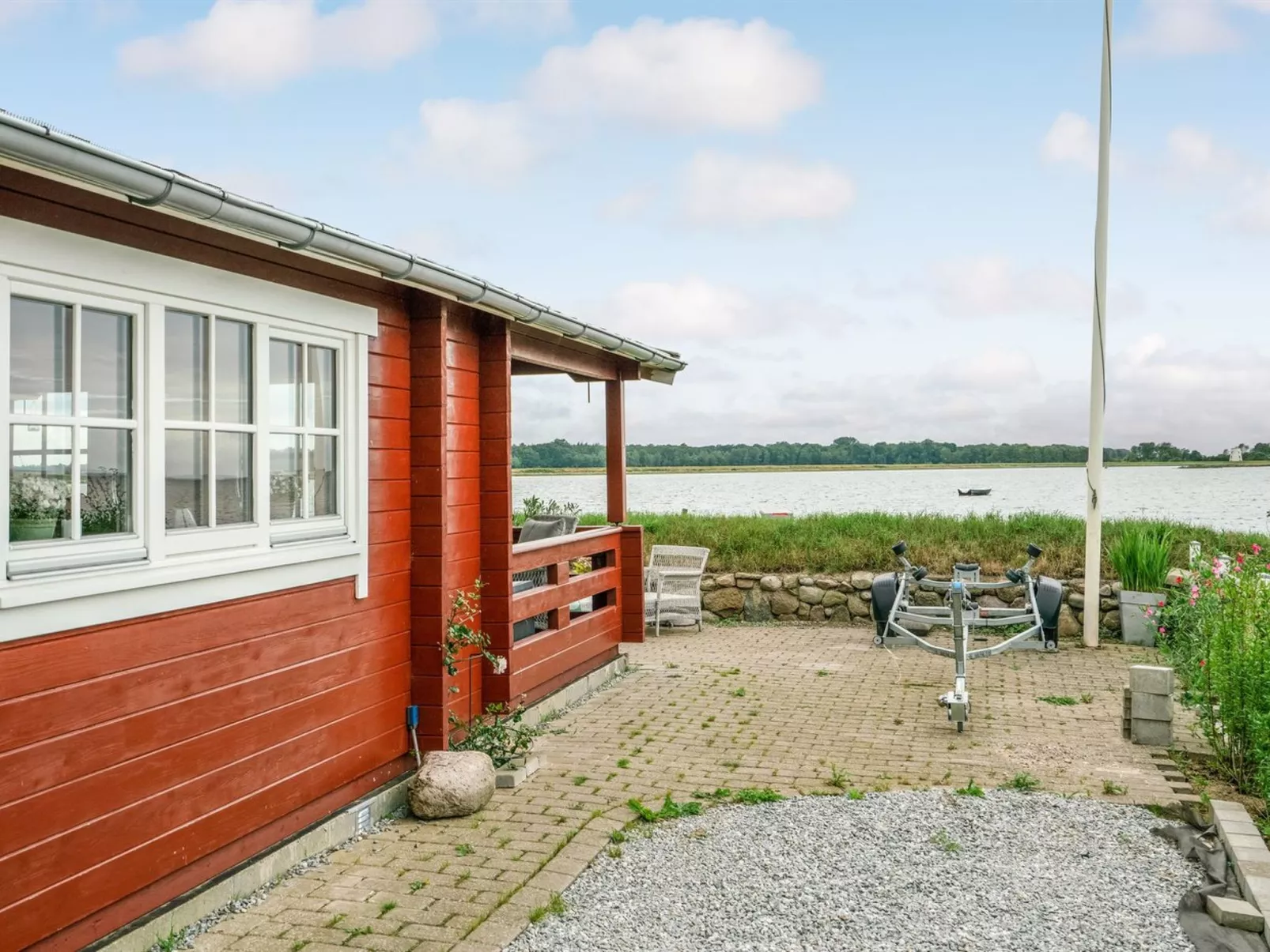 "Topi" - 15m from the sea