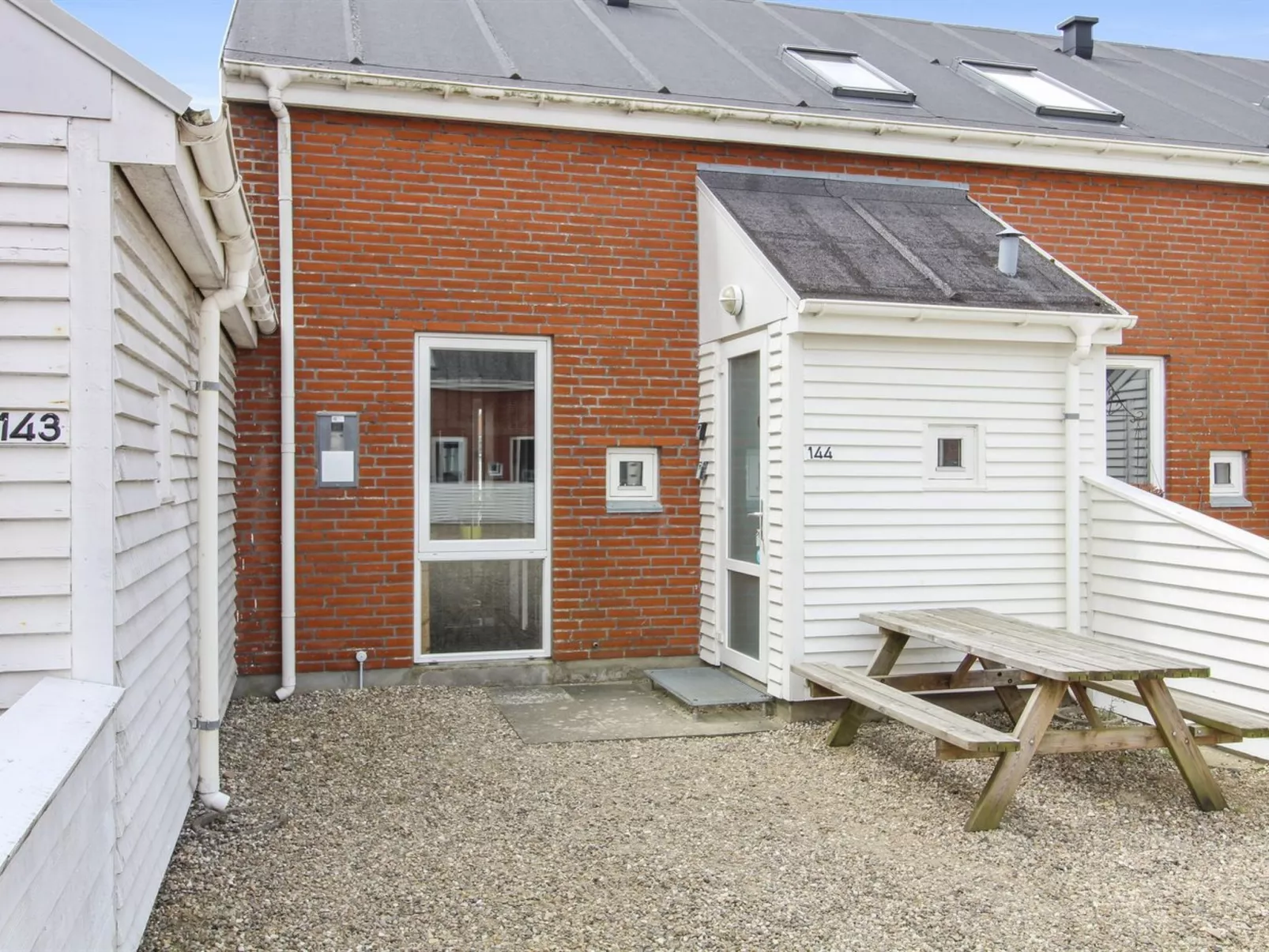 "Héléne" - 2.3km from the sea