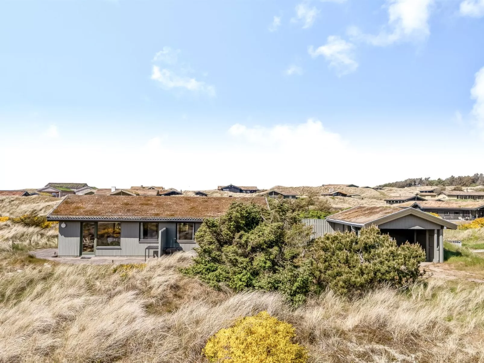 "Ehawee" - 350m from the sea