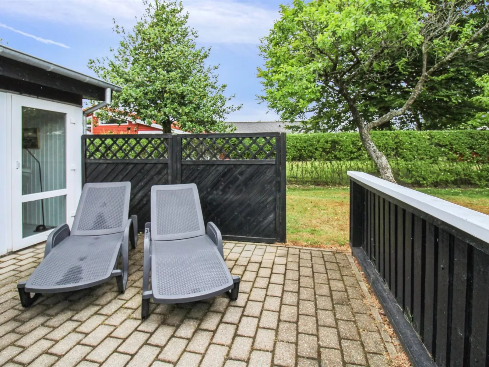 "Siouxsie" - 500m from the sea