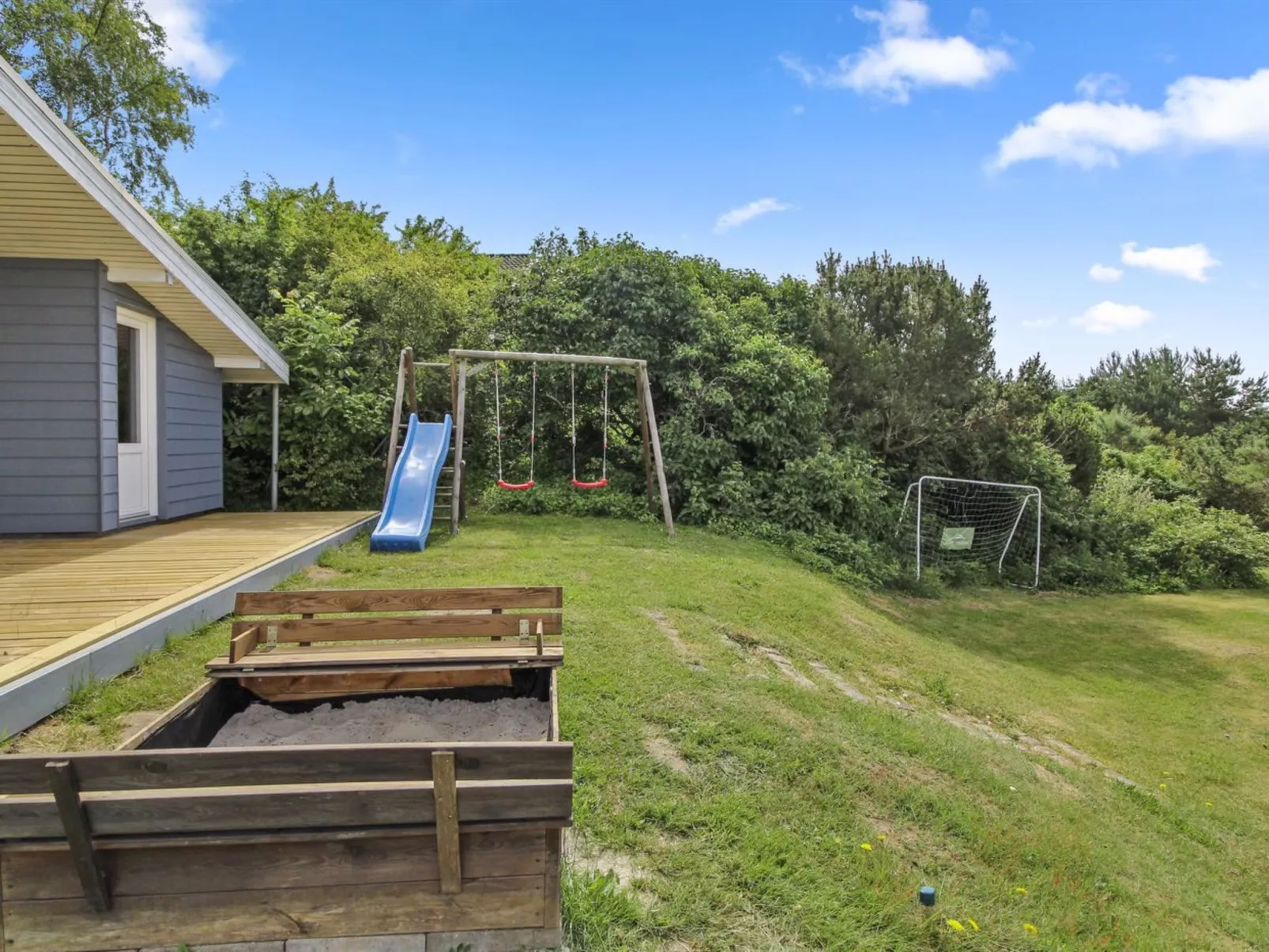 "Lissi" - 700m from the sea