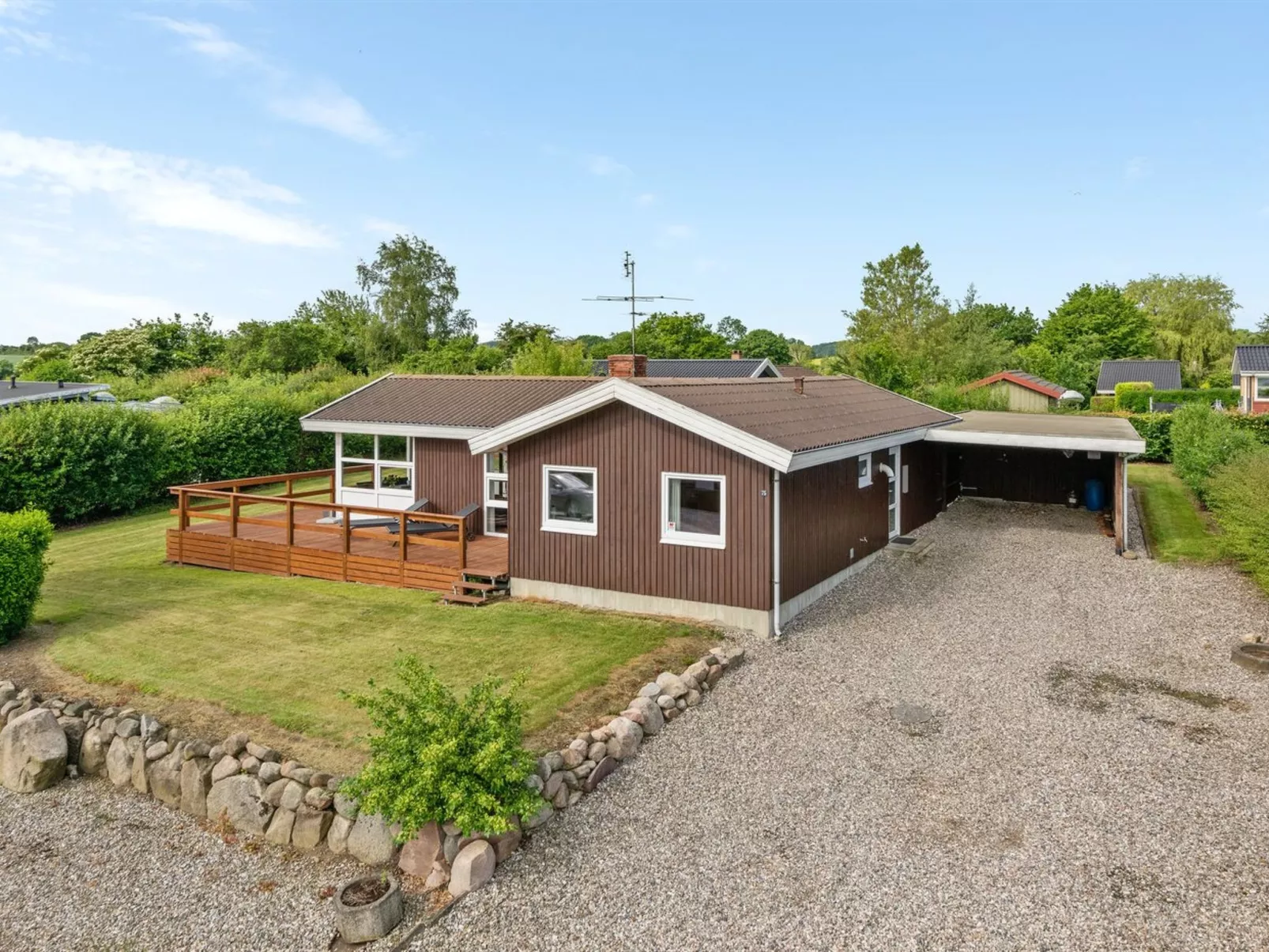 "Ellyn" - 500m from the sea