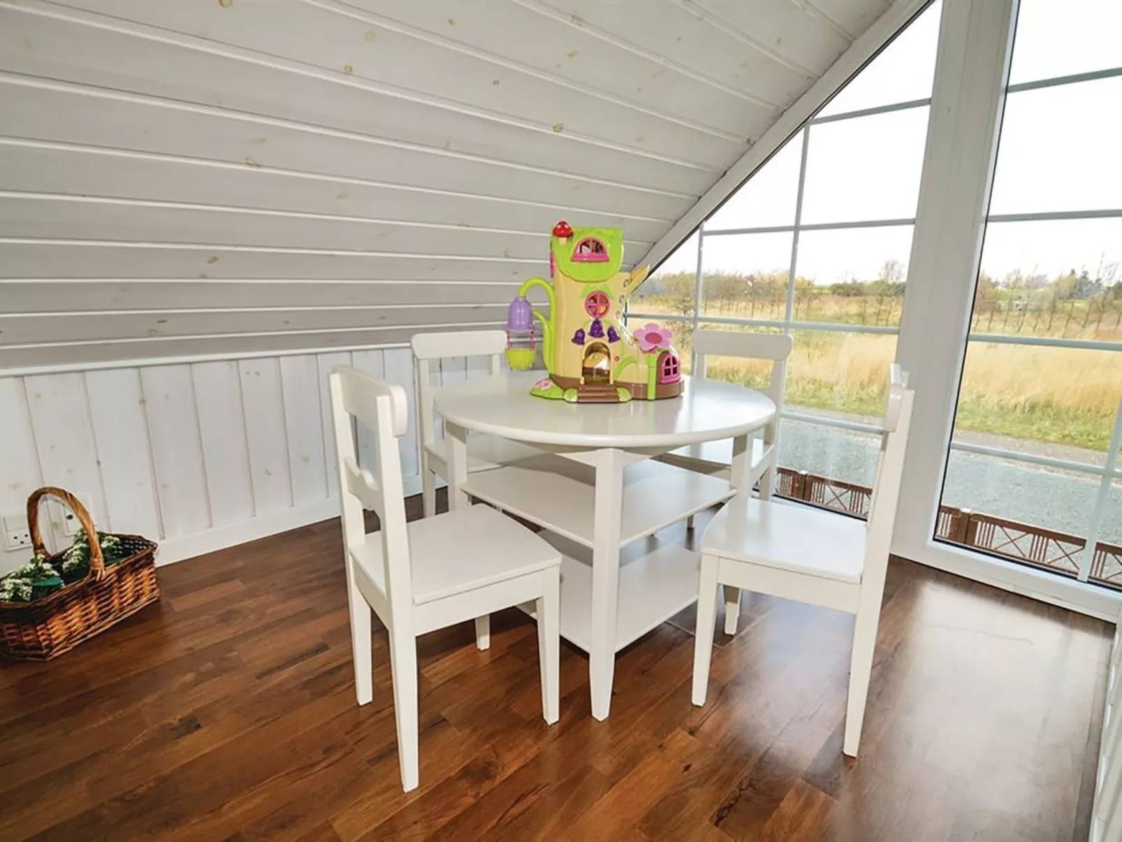 "Emelita" - 900m from the sea