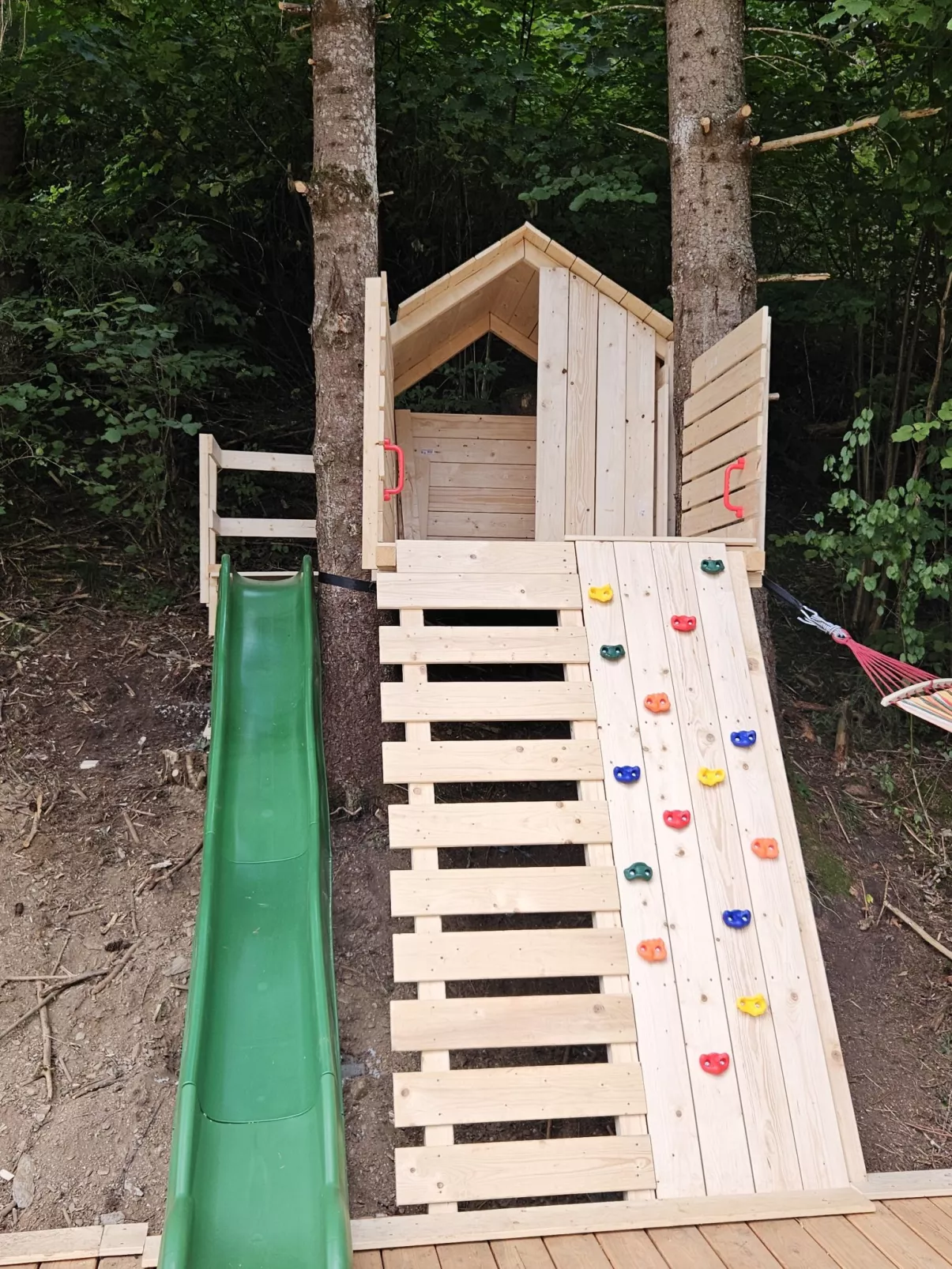 The Red Apartment-Buiten