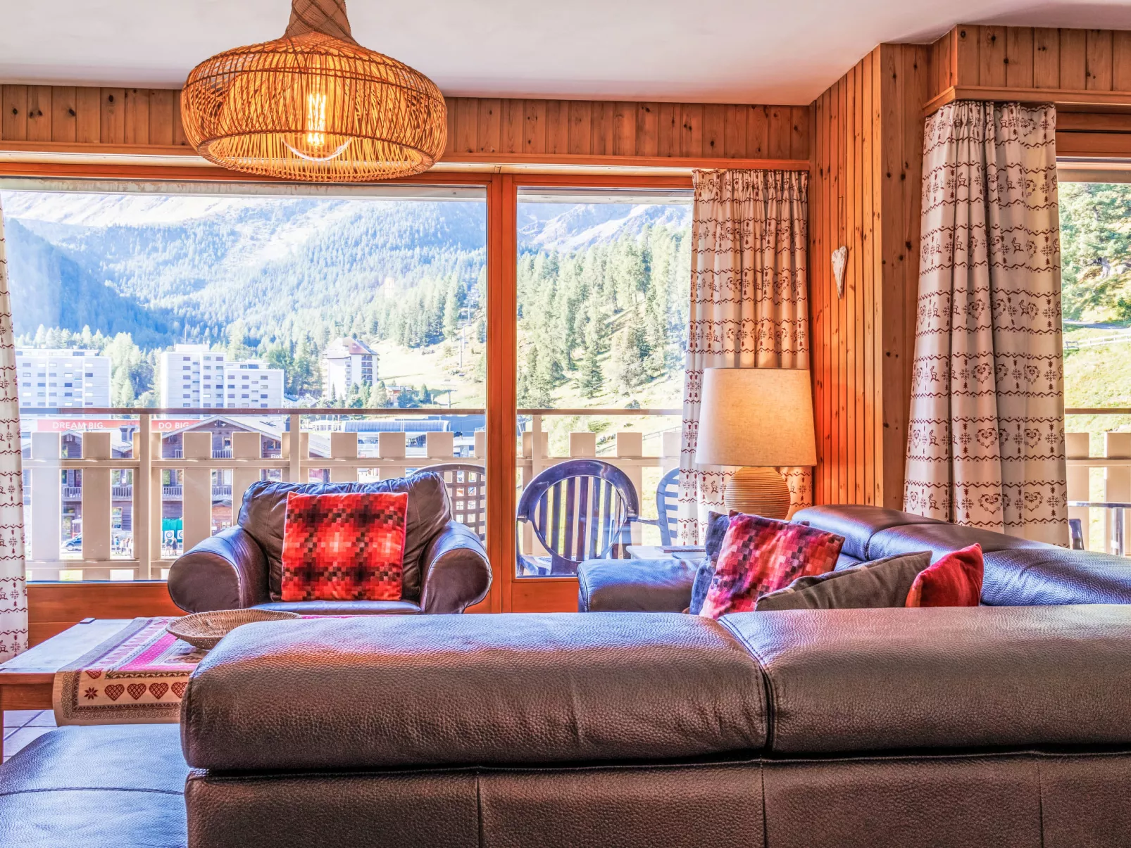 Dents Rousses B4-Binnen