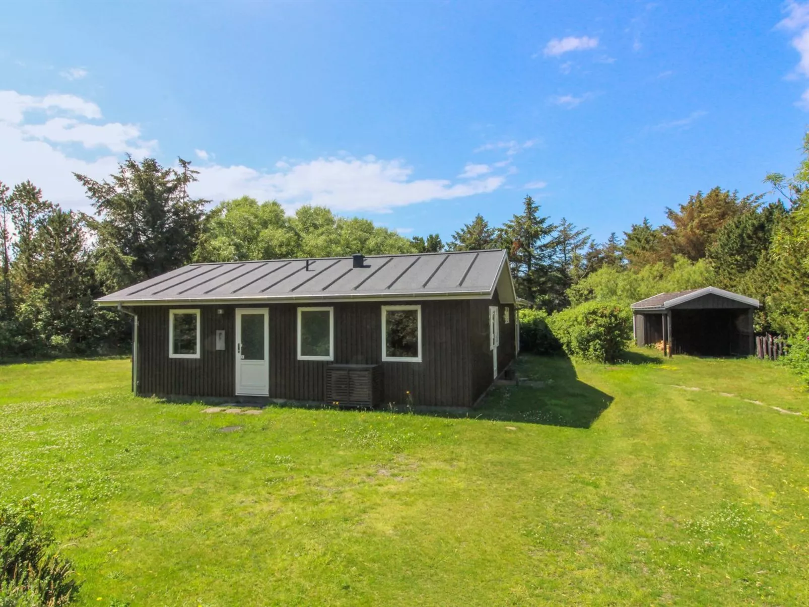 "Ylva" - 650m from the sea