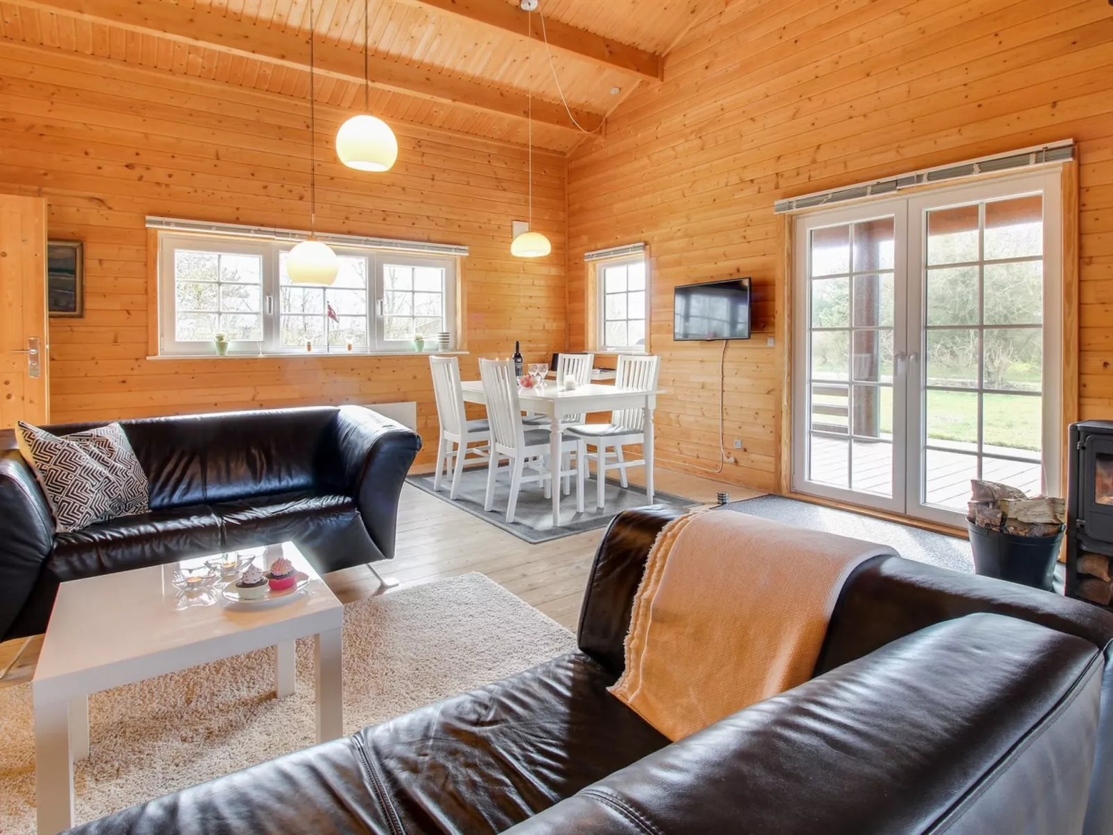 "Ulvi" - 300m to the fjord