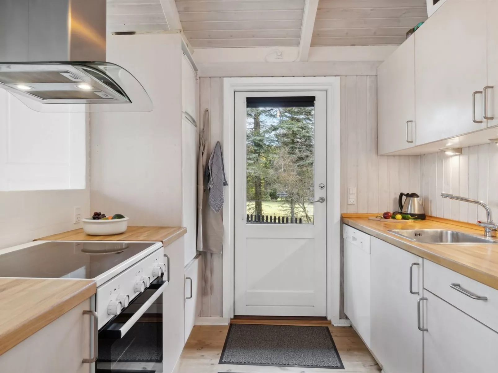 "Nafne" - 500m from the sea