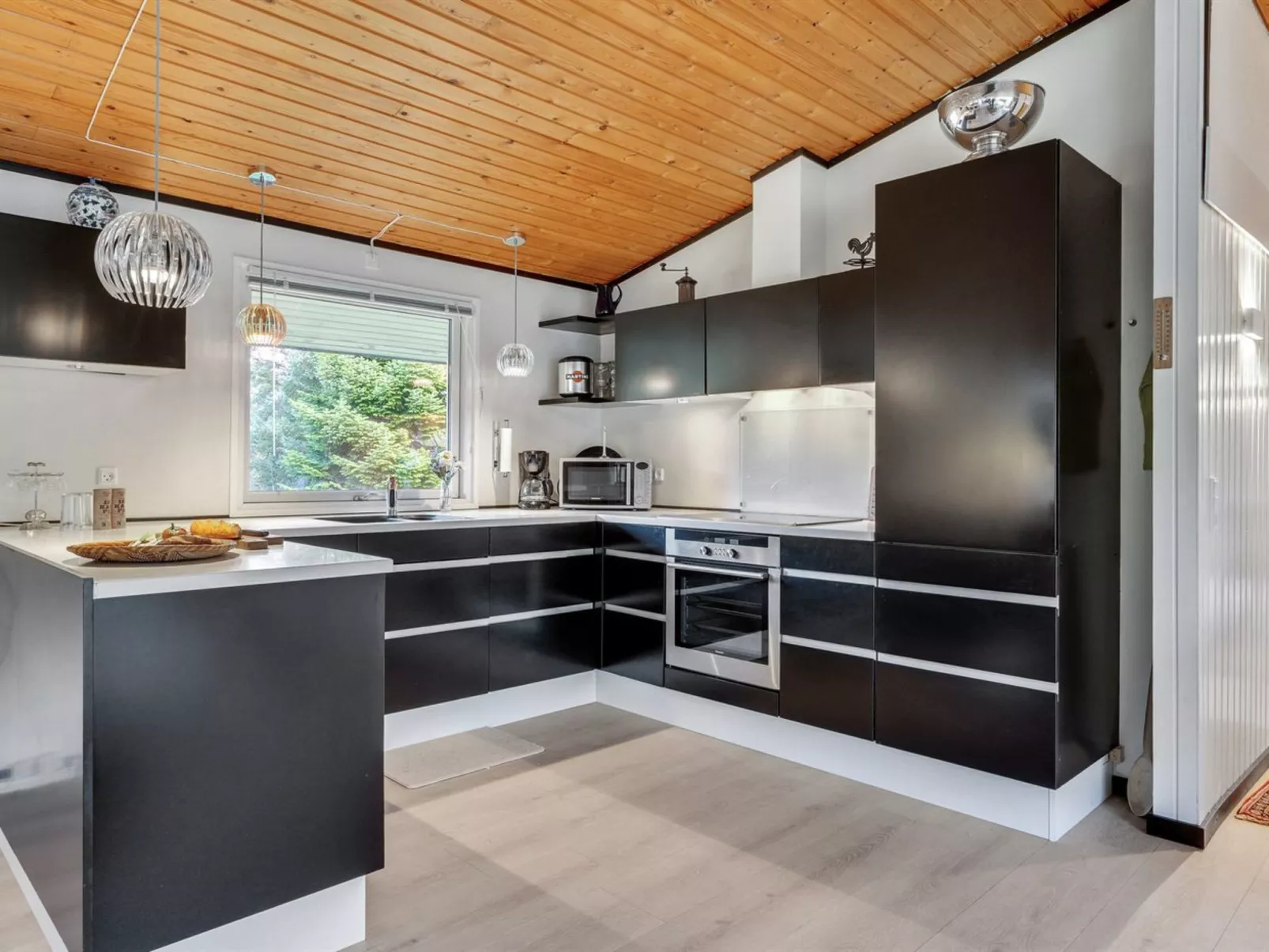 "Alida" - 1.1km from the sea