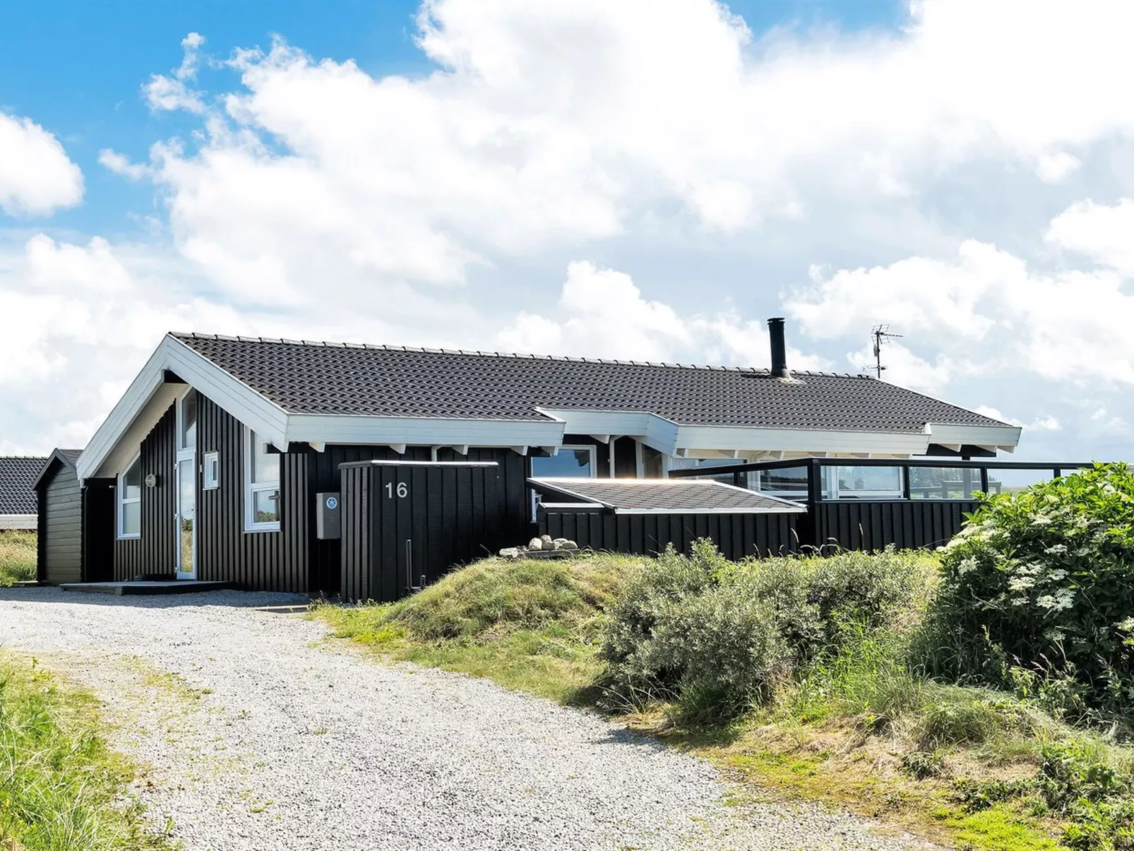 "Elvie" - 200m from the sea