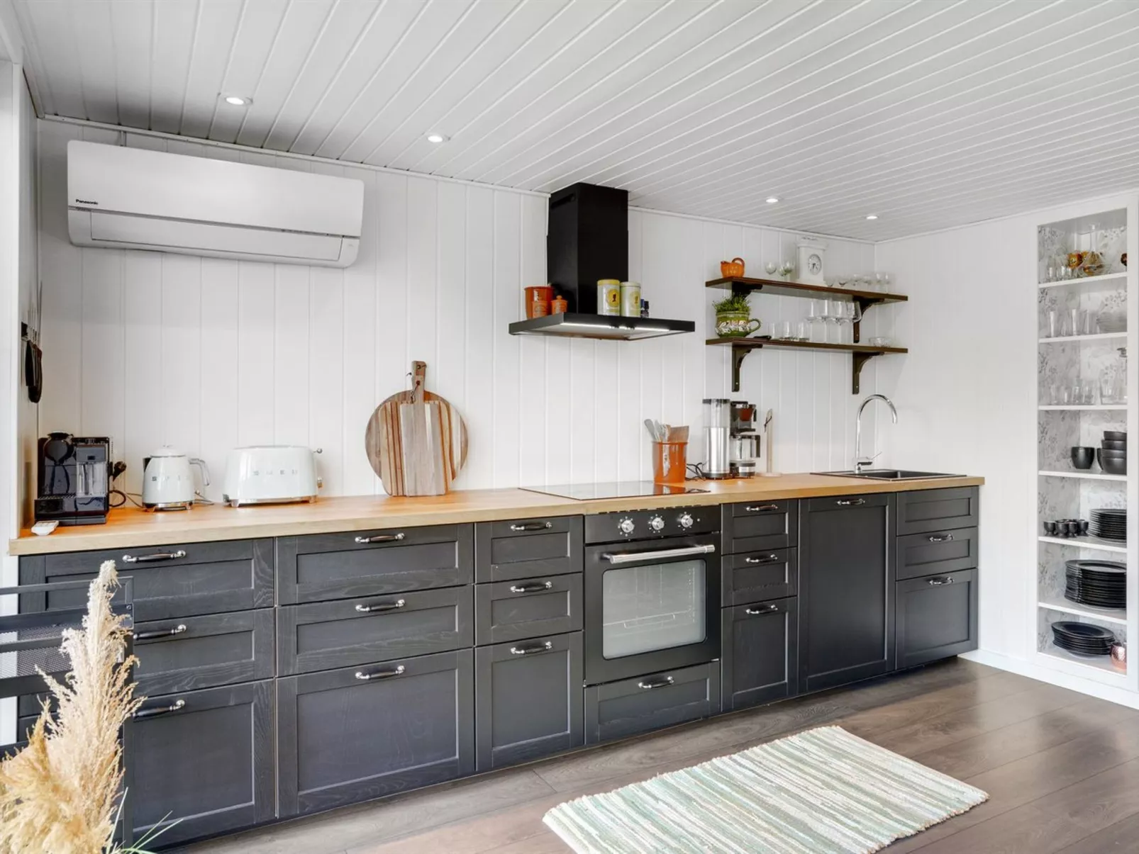 "Sveina" - 600m from the sea