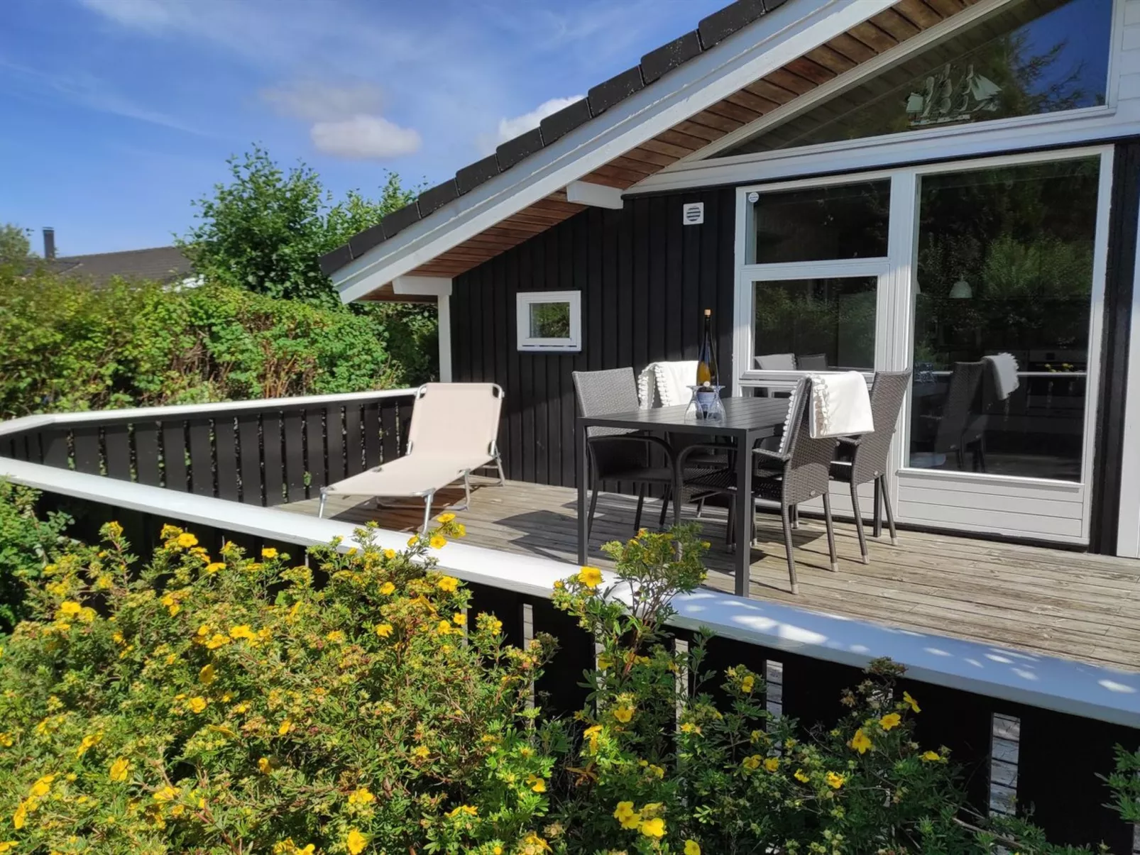 "Augusta" - 700m from the sea