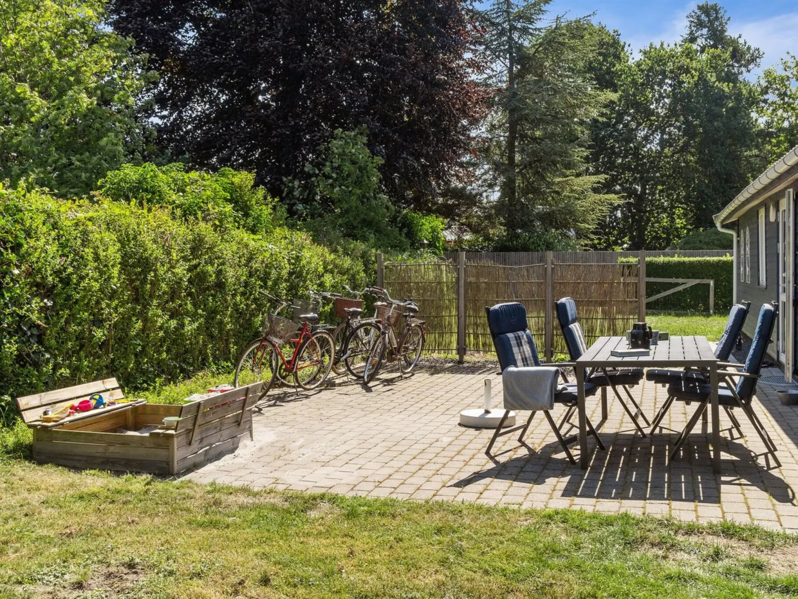 "Winona" - 300m from the sea-Buiten