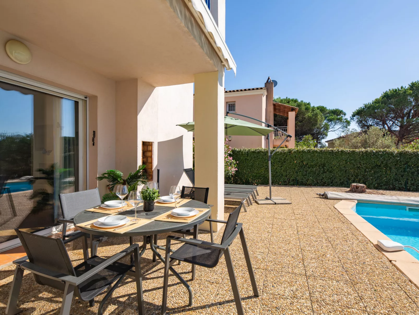 Le Mas d'Esquières 7-Buiten