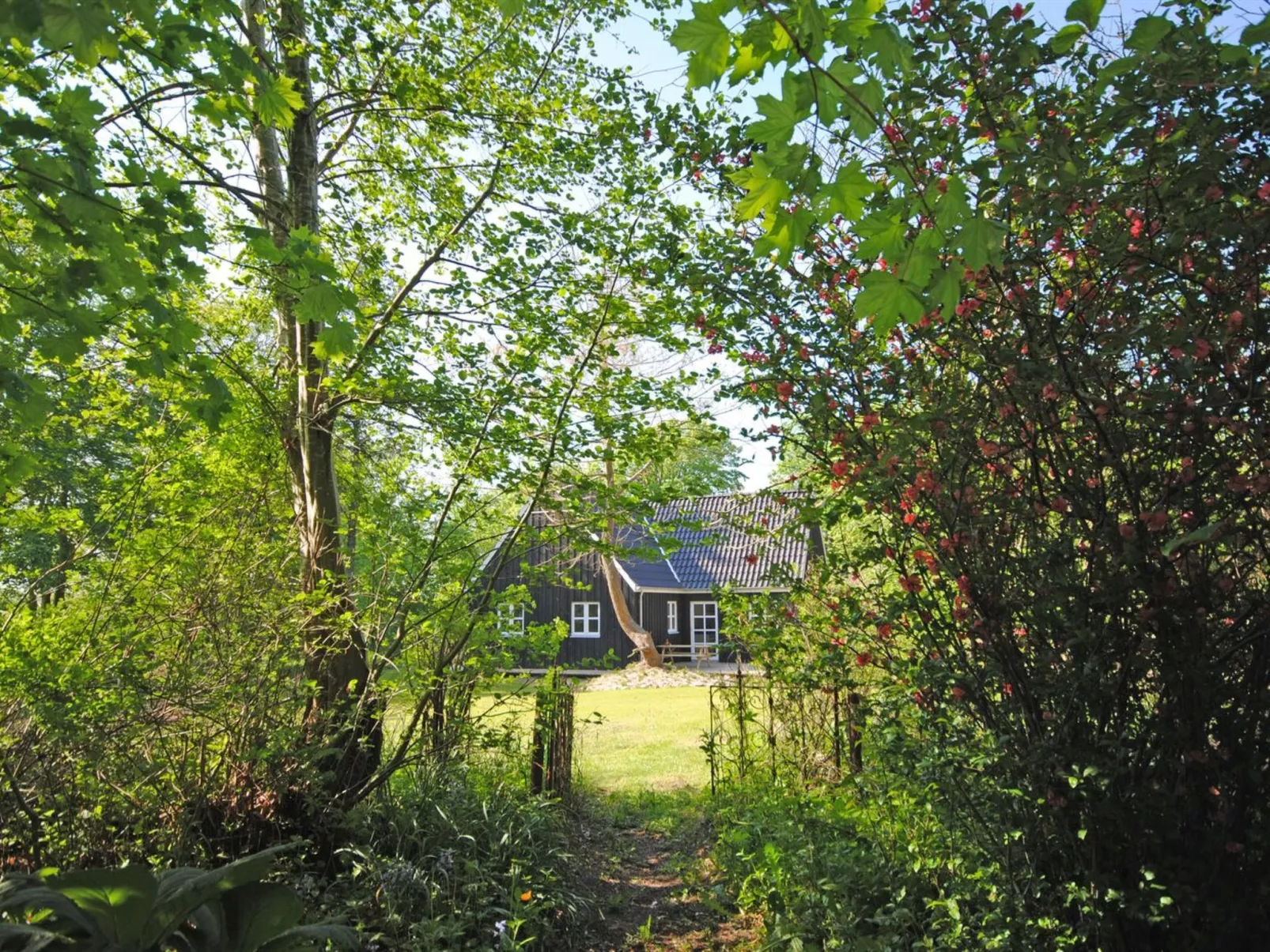 "Mandana" - 10km to the fjord-Buiten