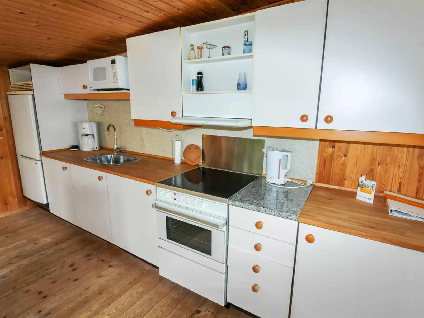 "Hennrik" - 500m from the sea