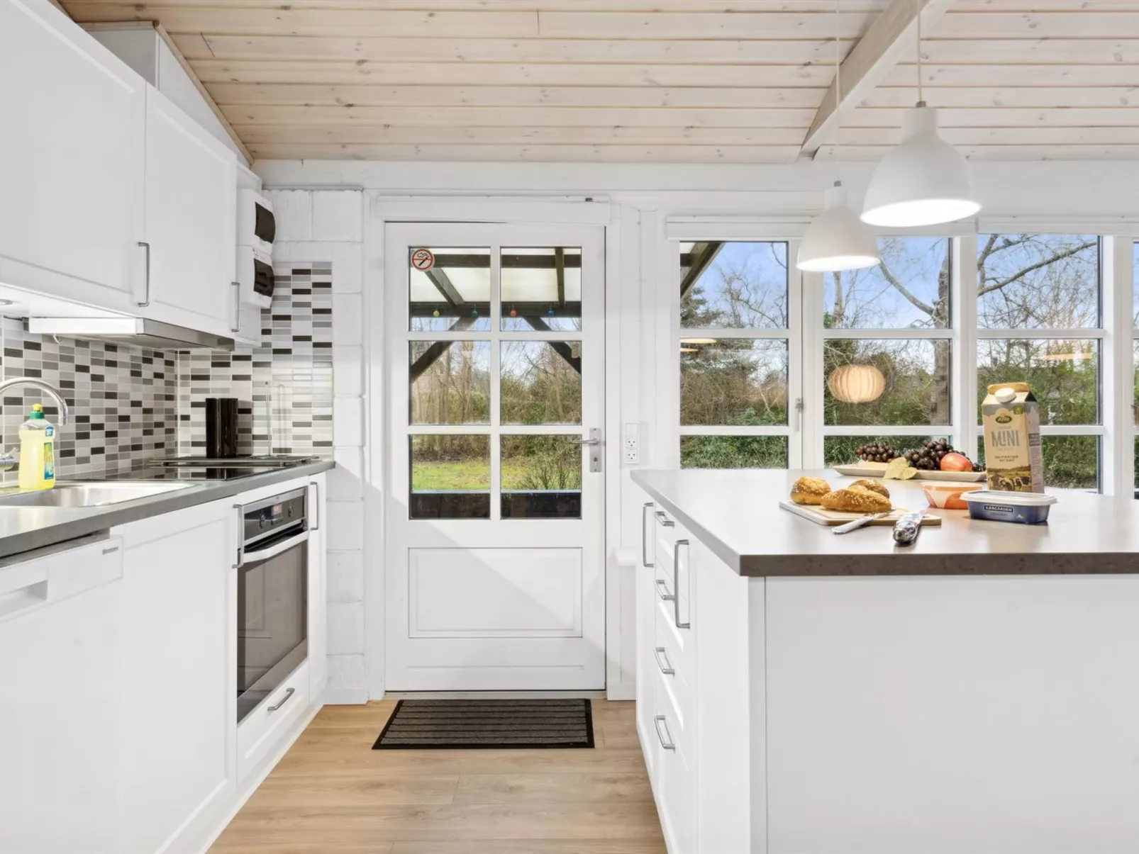 "Mahalia" - 300m from the sea