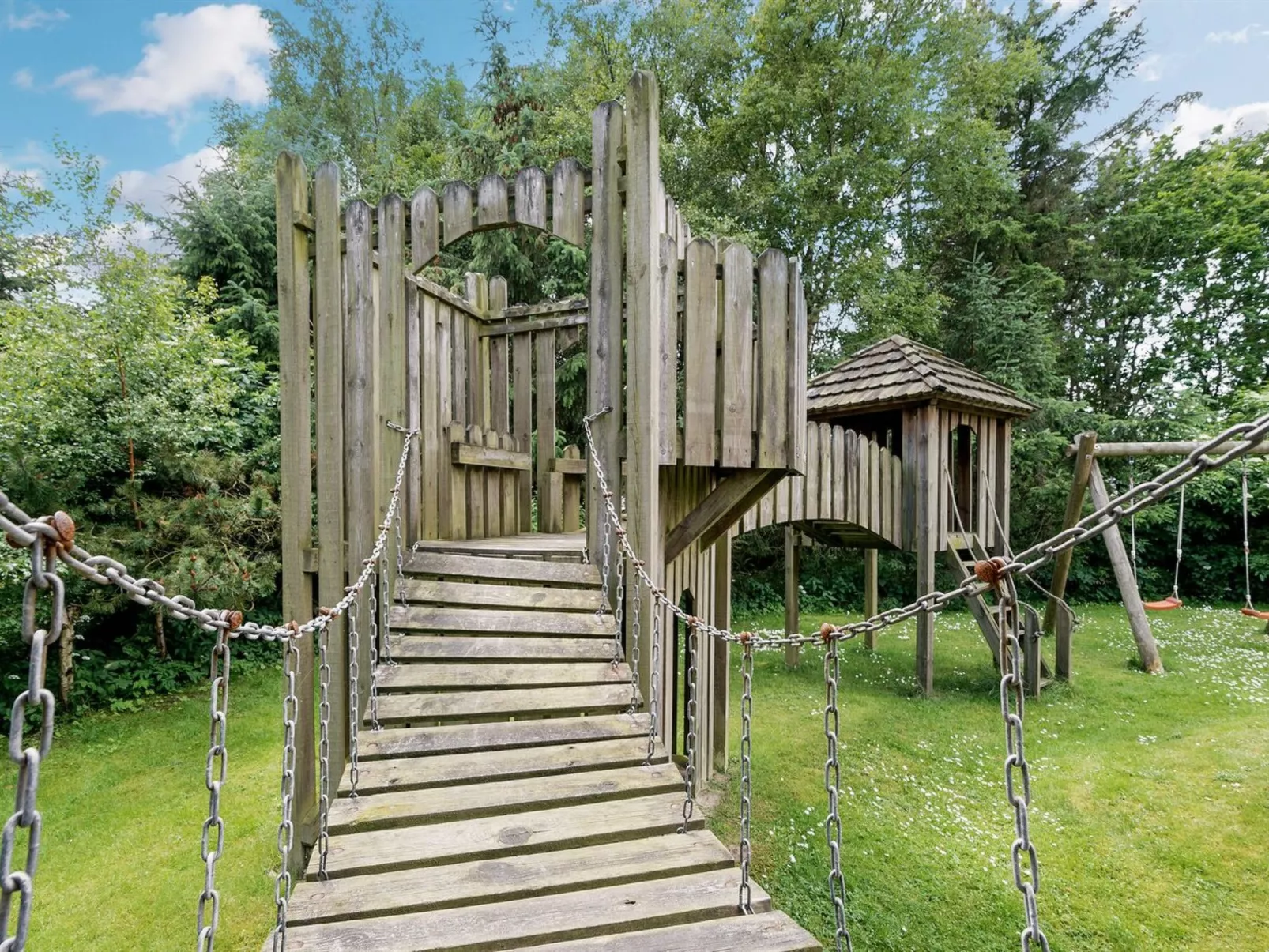 "Hemming" -  from the sea