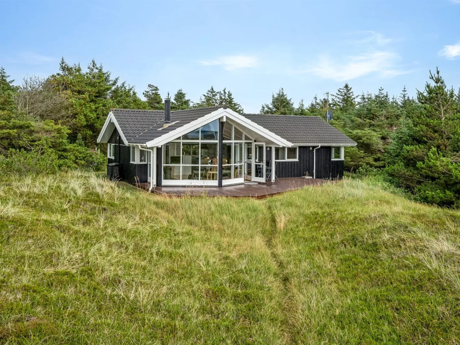 "Leona" - 250m to the fjord