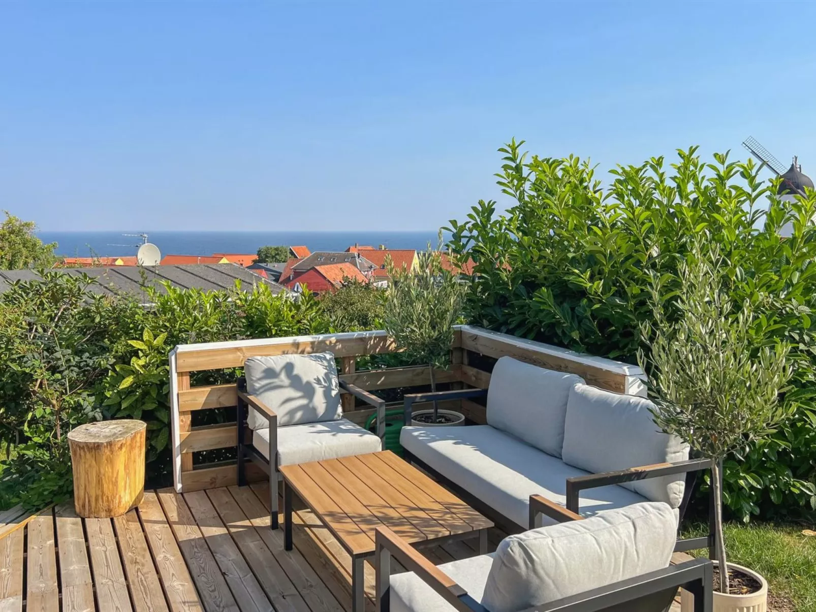 "Jolanda" - 800m from the sea