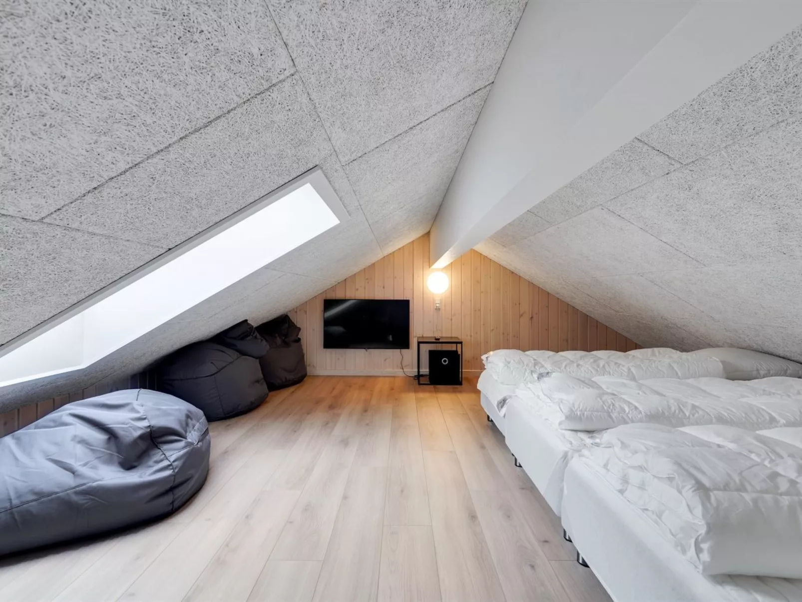 "Jorn" - 75m from the sea