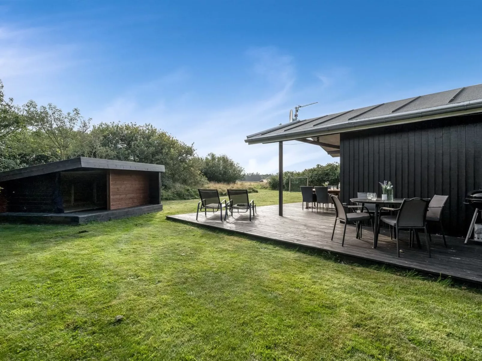 "Holm" - 700m to the fjord-Buiten