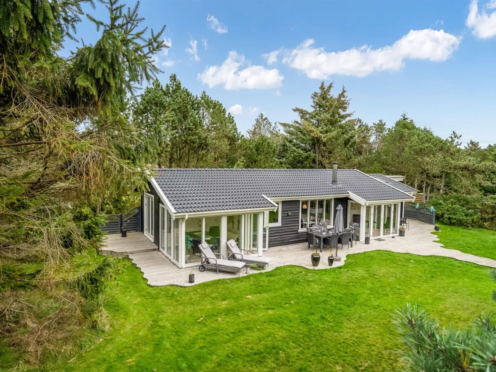 "Ulli" - 1.6km from the sea