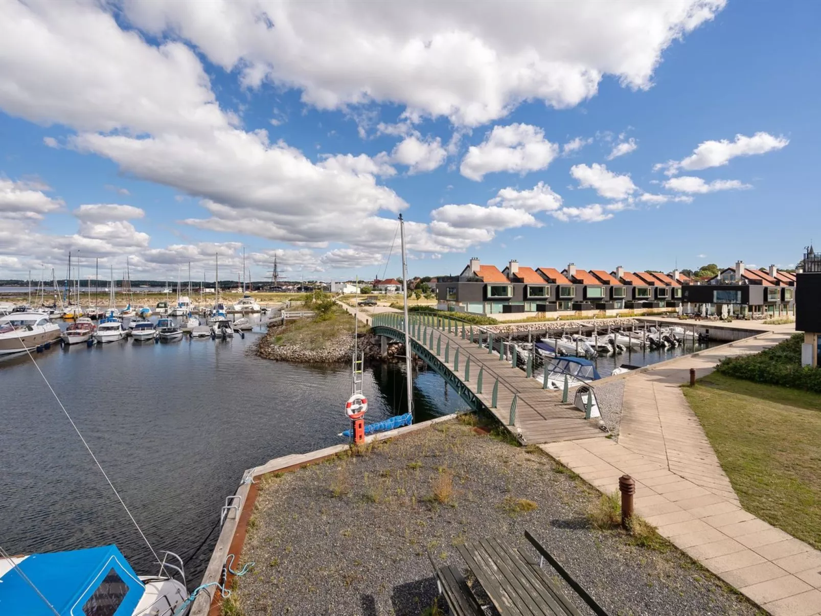 "Heigo" - 25m from the sea