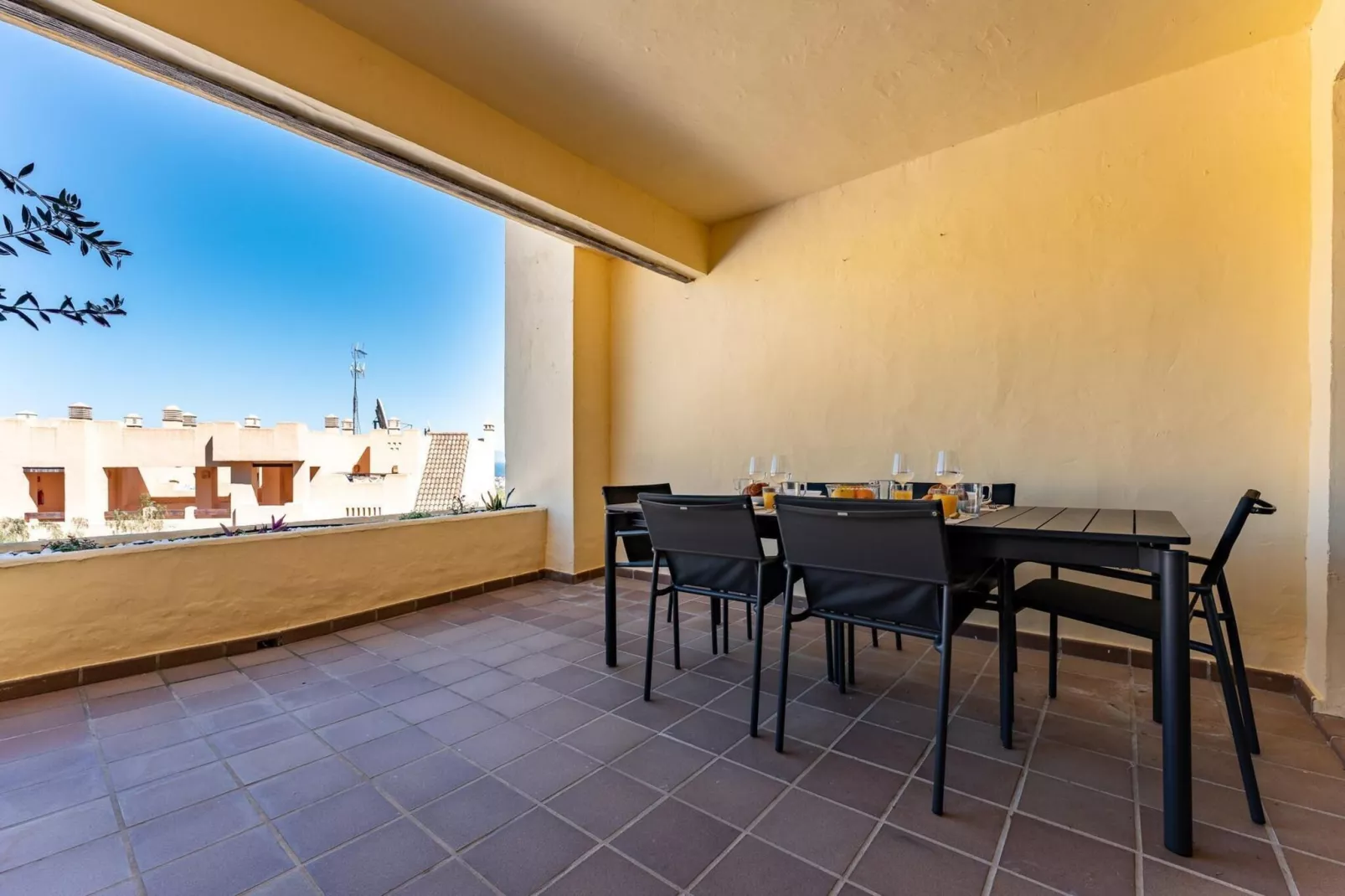 CT 199 HHH - Duquesa Village