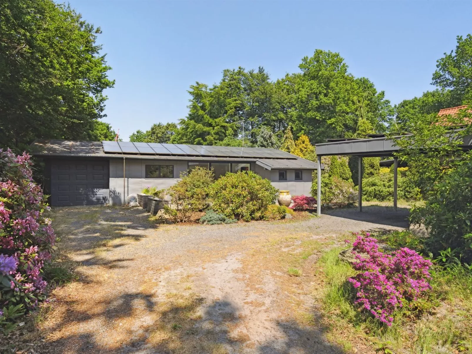 "Kennet" - 30m from the sea