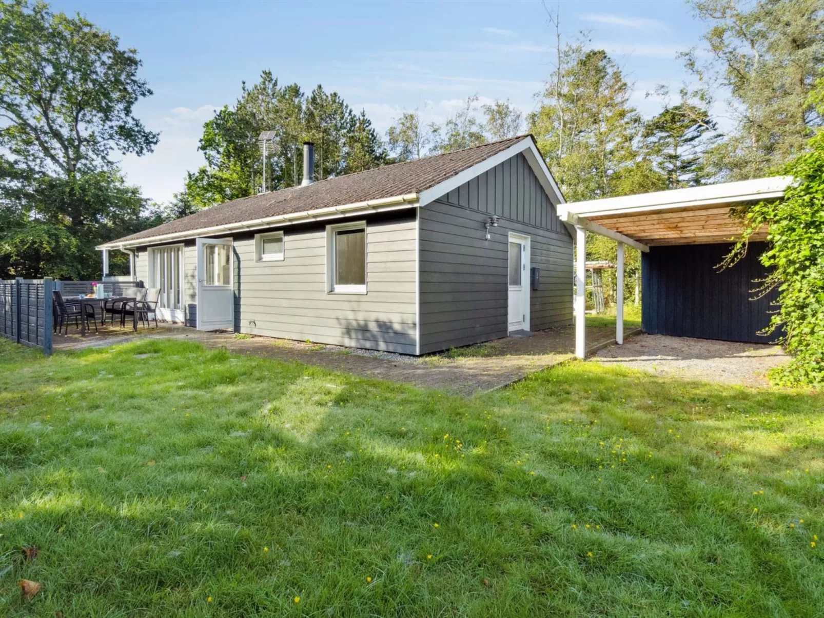 "Arwin" - 200m from the sea