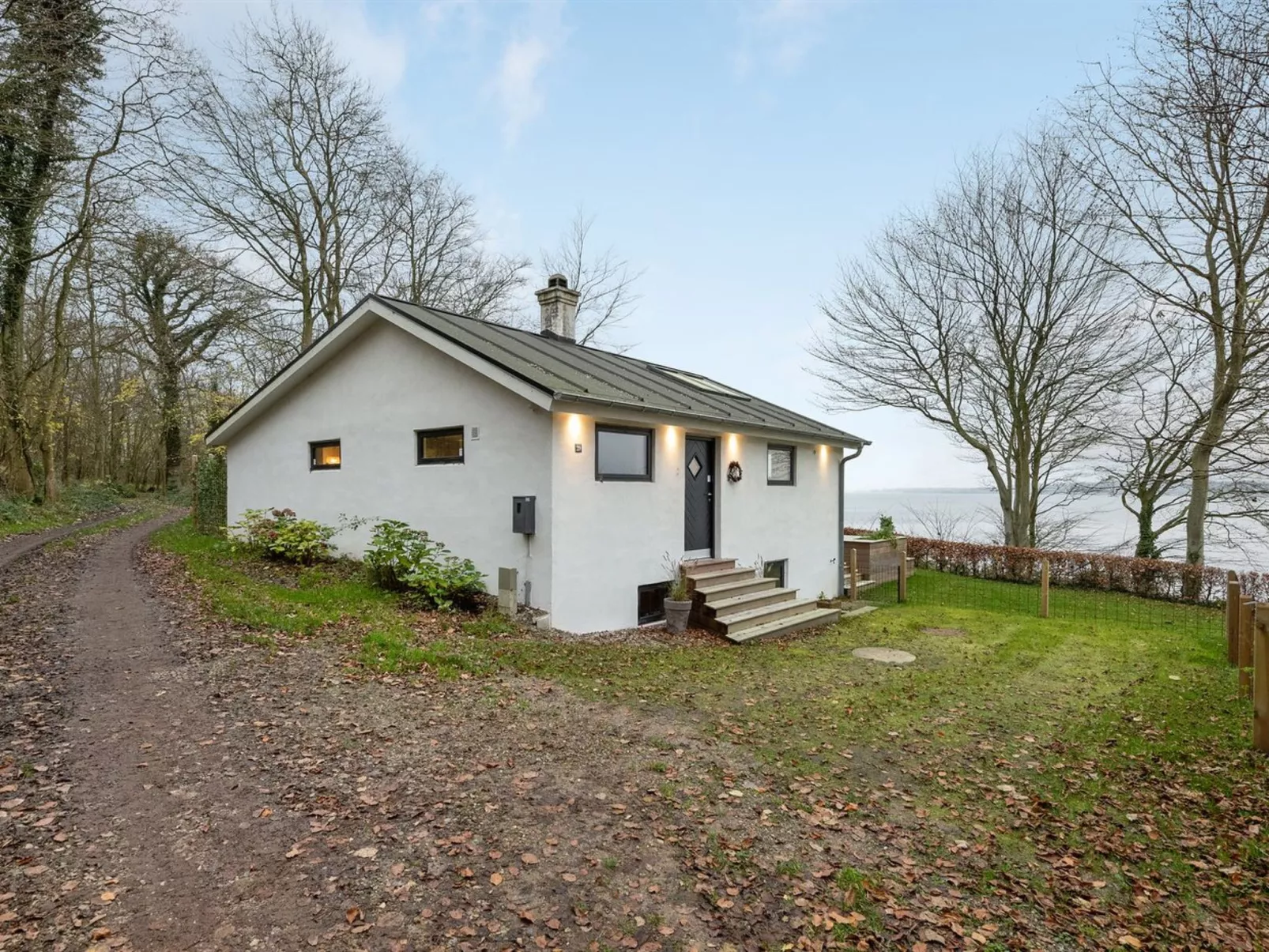 "Lika" - 25m to the fjord