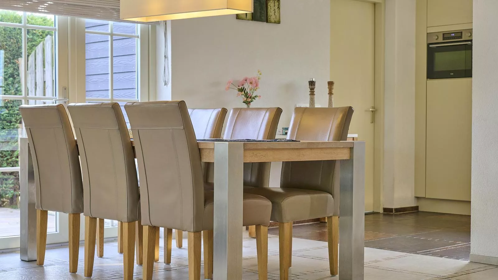 Villa Robinie-Eetkamer