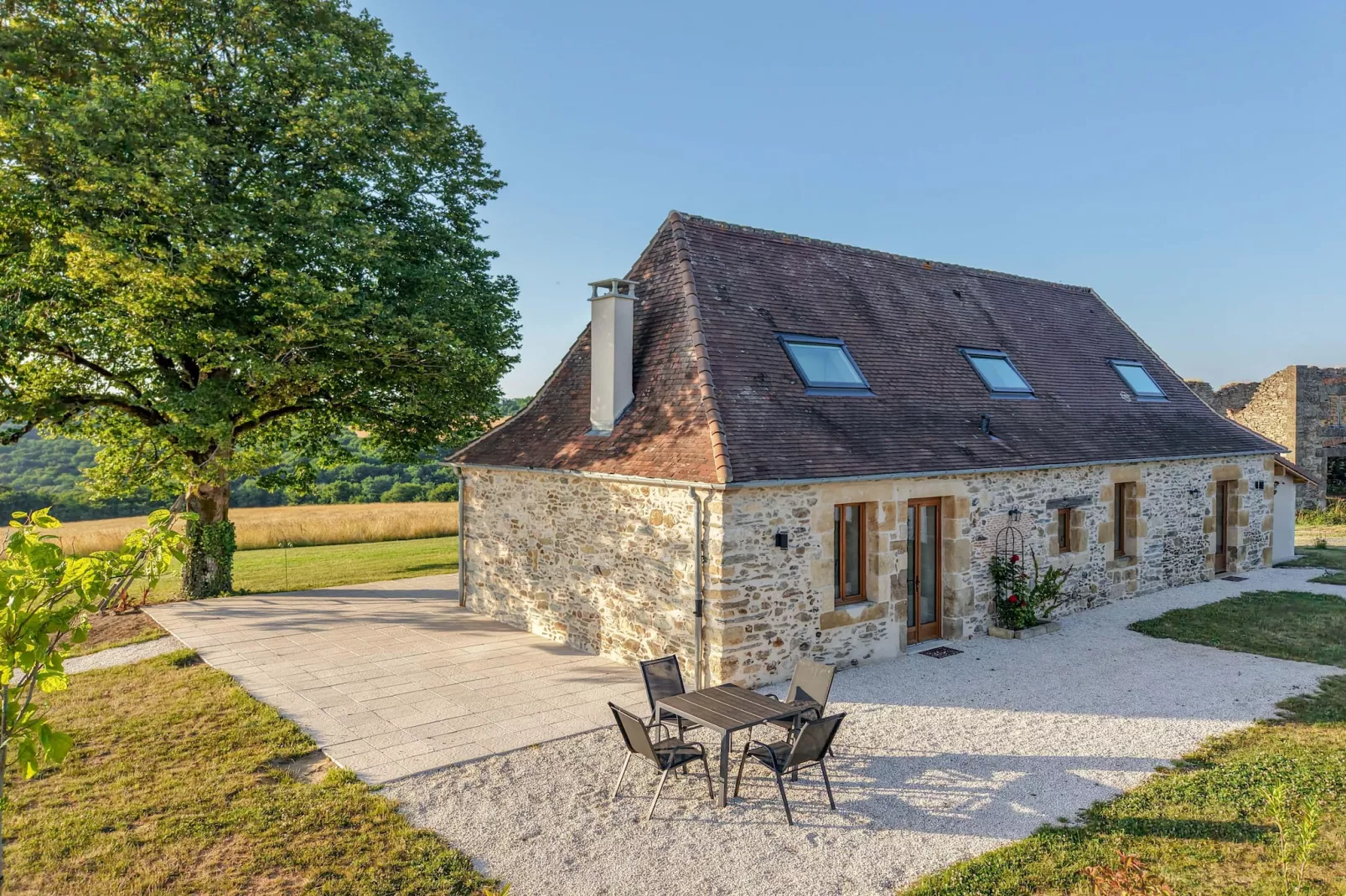 La Pépinière-Buitenkant zomer