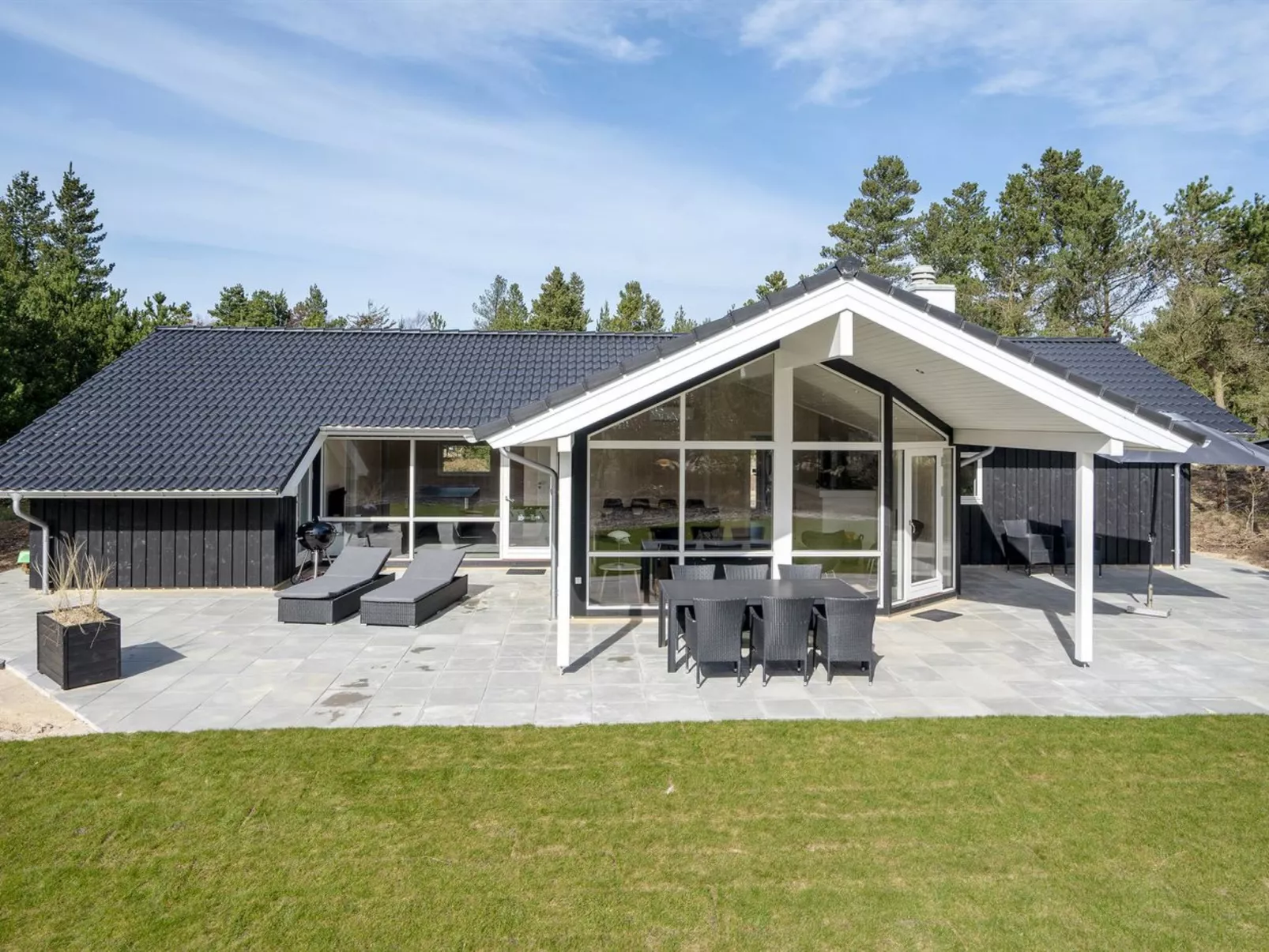 "Dior" - 1.4km from the sea