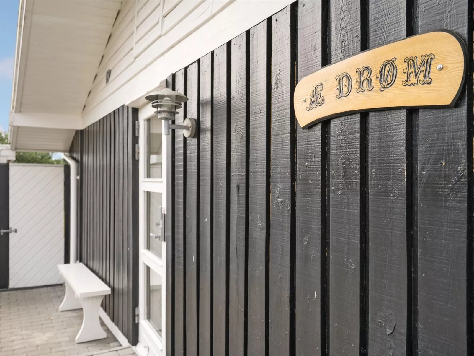 "Emilia" - 1.8km from the sea