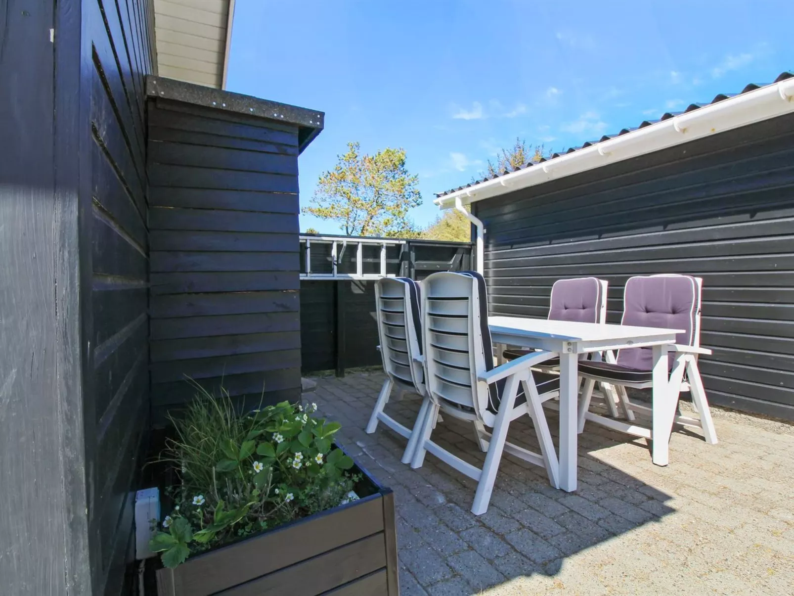 "Hillmari" - 200m from the sea