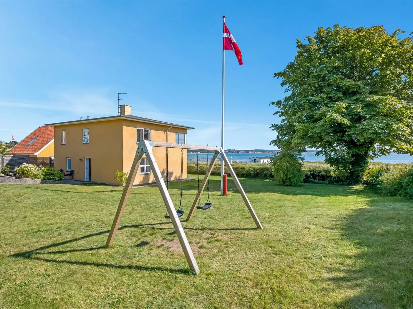 "Sira" - 25m from the sea