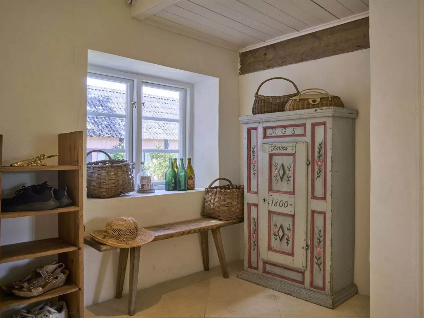 "Merrit" - 250m from the sea