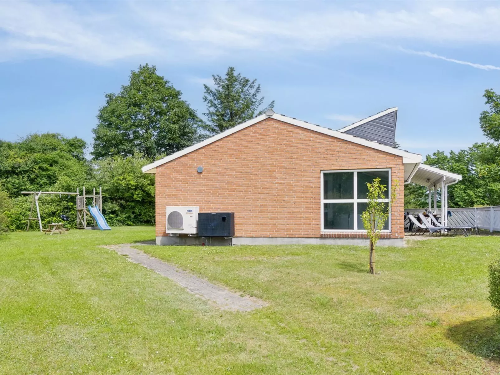 "Svenn" - 300m from the sea