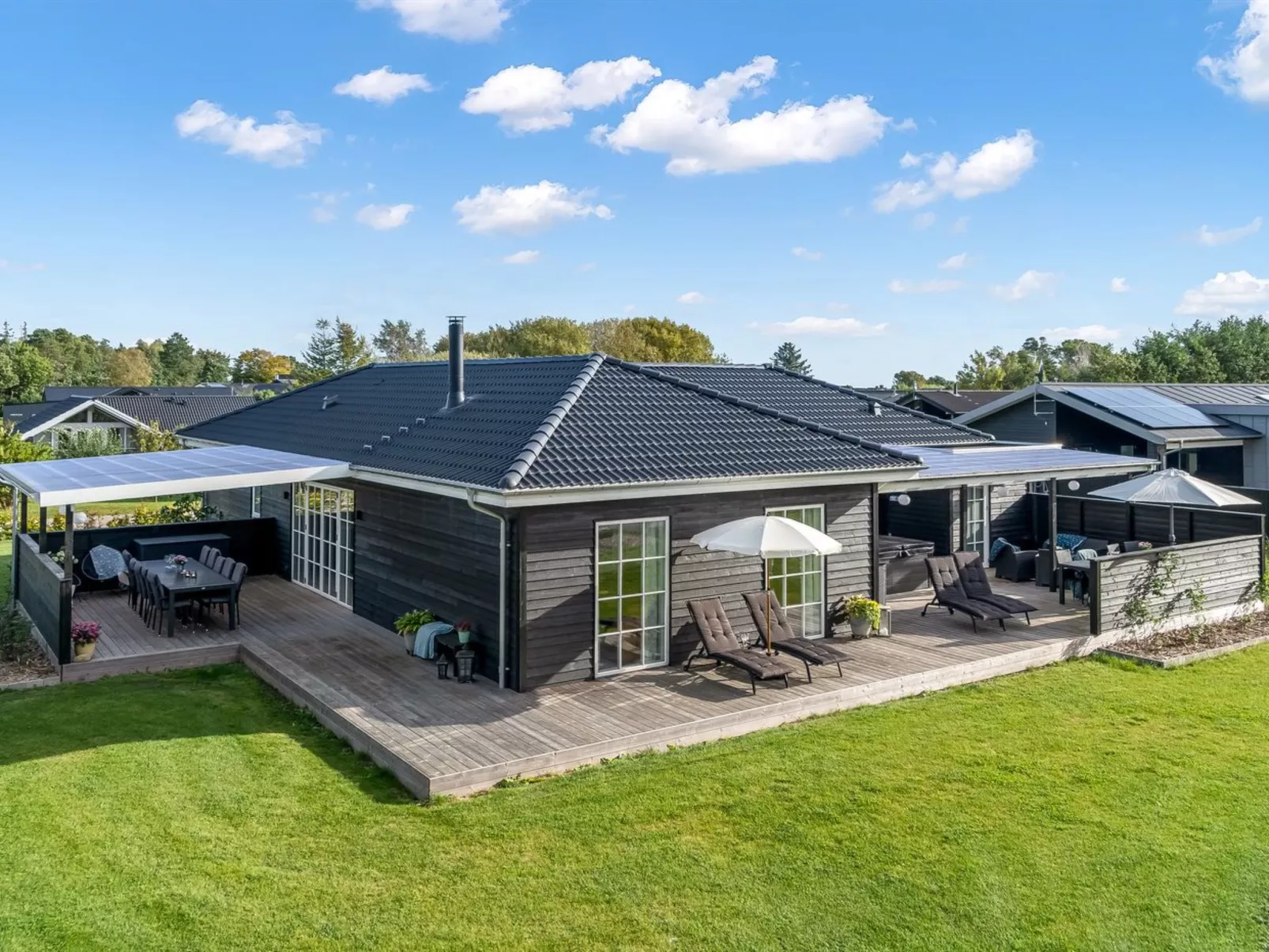 "Thala" - 500m from the sea