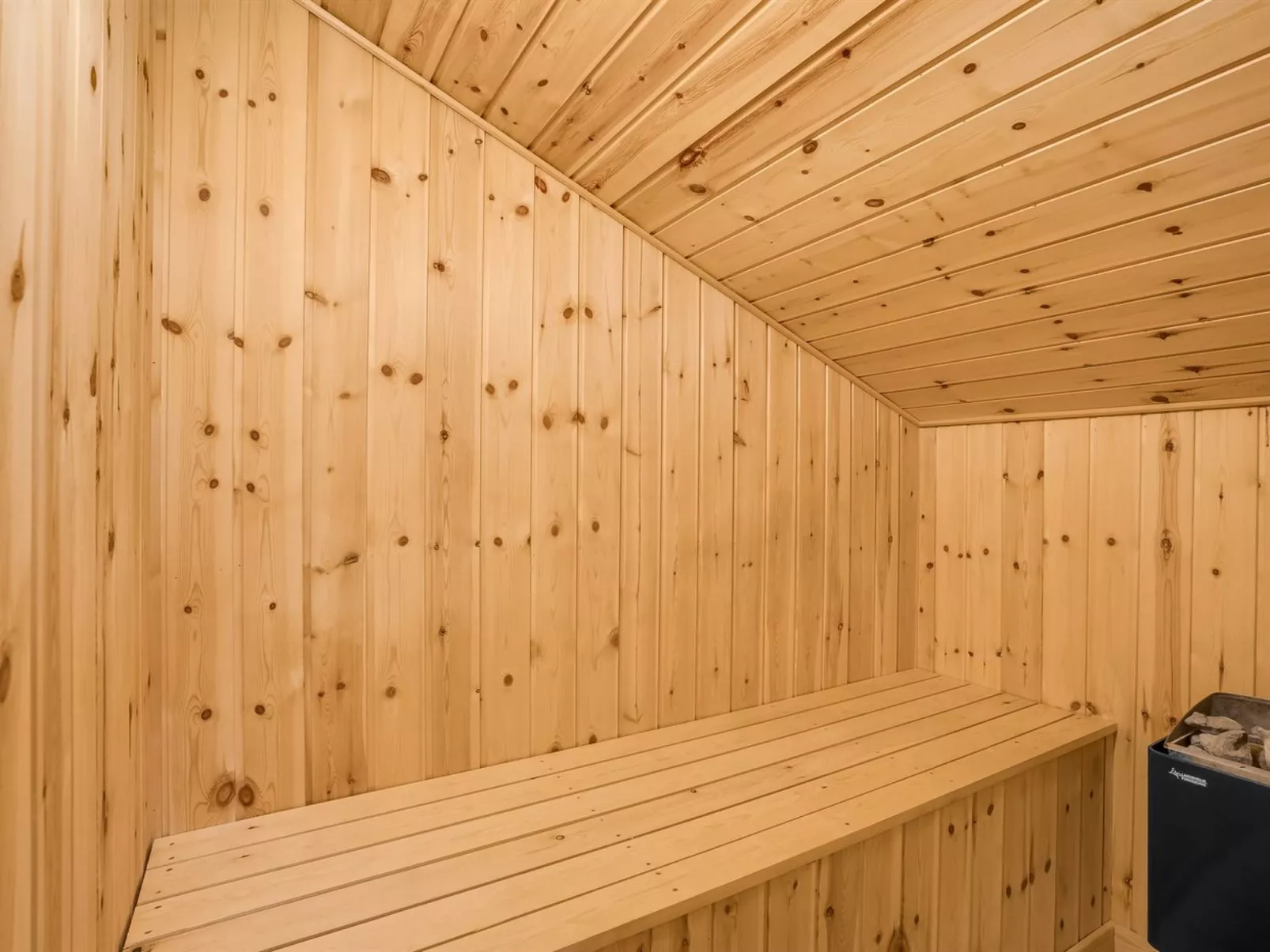 "Thala" - 35m from the sea